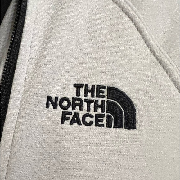 The North Face Lightweight Jacket - Picture 4 of 8